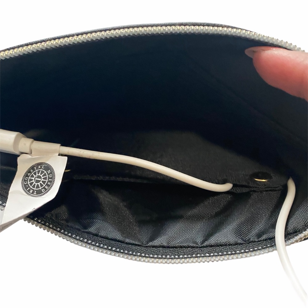 Wristlet with Hidden Cell Phone Charger Black NWOT